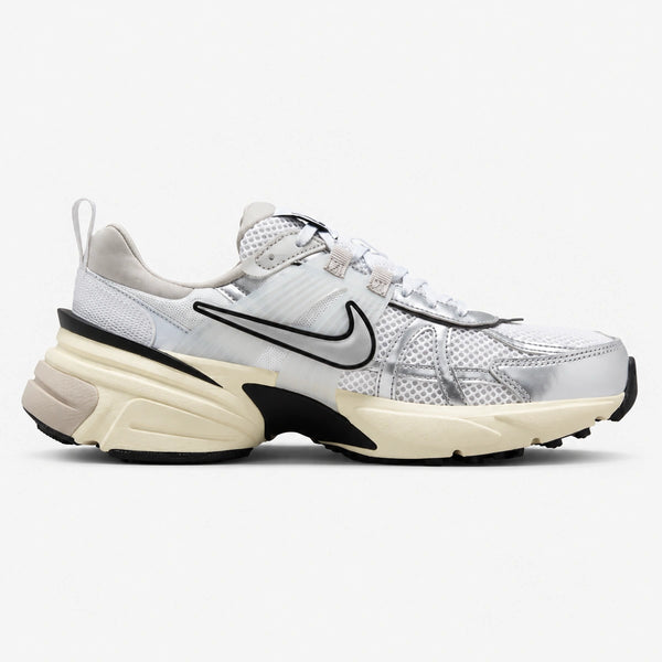 NIKE V2K RUN Plateado