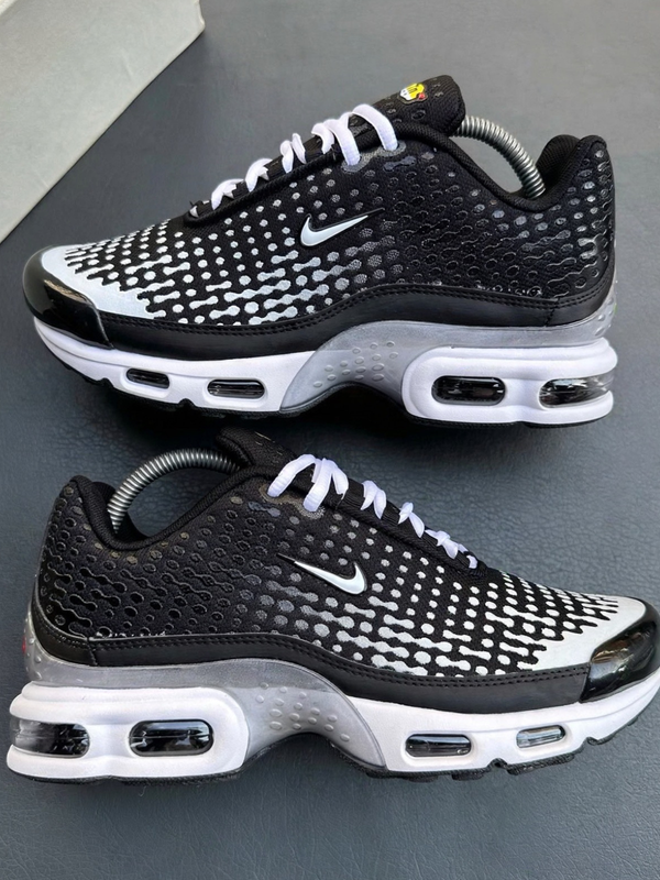NIKE TN Plus Negro Blanco