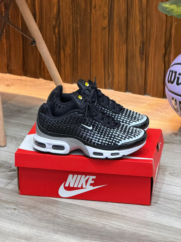 NIKE TN Plus Negro Blanco